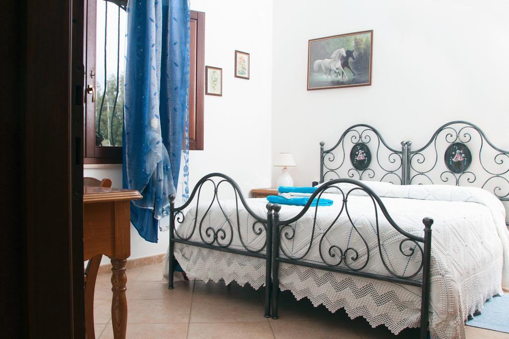 Il Vecchioliveto Di Ornella Bed & Breakfast Marrùbiu Cameră foto