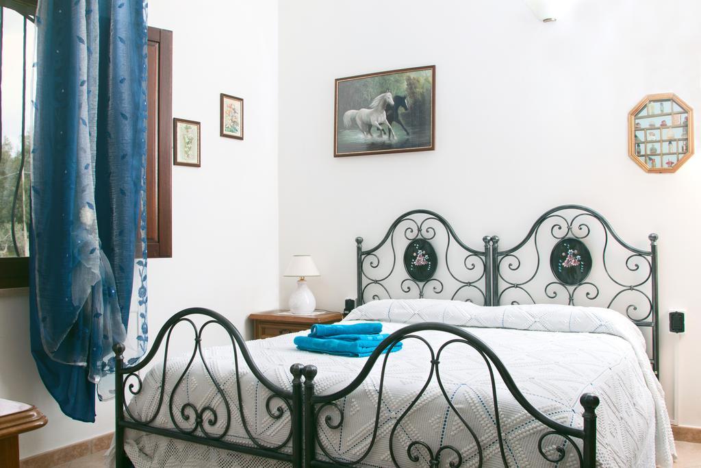 Il Vecchioliveto Di Ornella Bed & Breakfast Marrùbiu Cameră foto